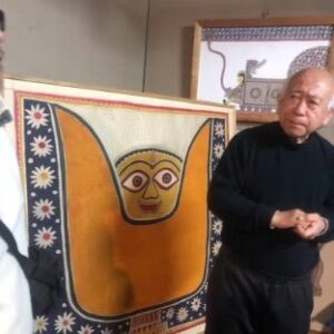 ミティラー美術館 館内 インド民族画 作品展示 解説の様子